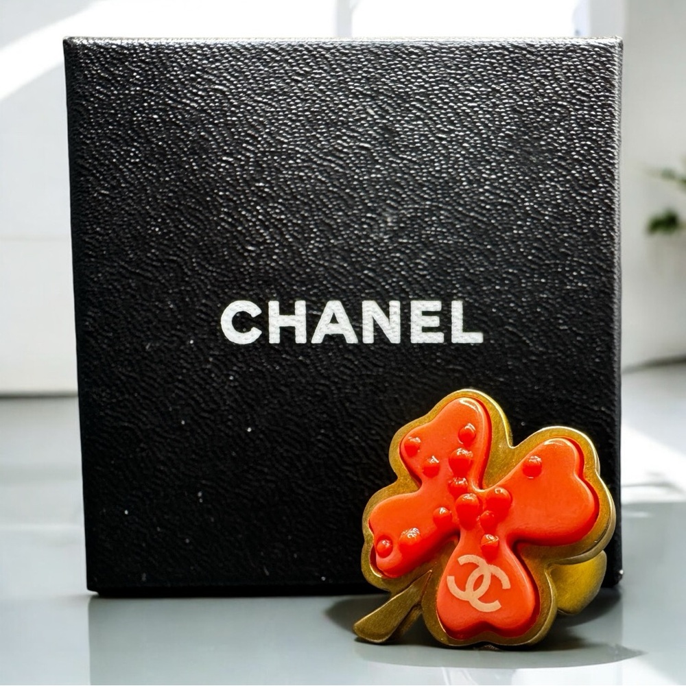 LOT 1388 24K gold plated CHANEL vintage clover ring